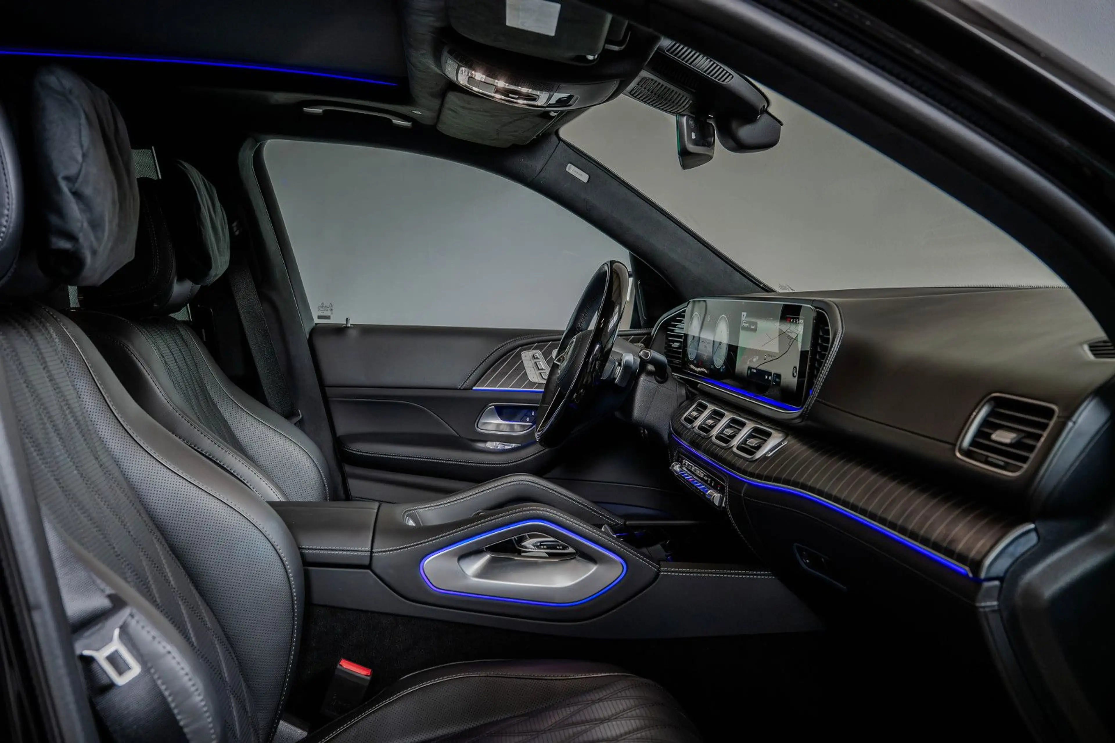 Mercedes-Benz GLS 600 Maybach NIGHT SERIES — photo 40