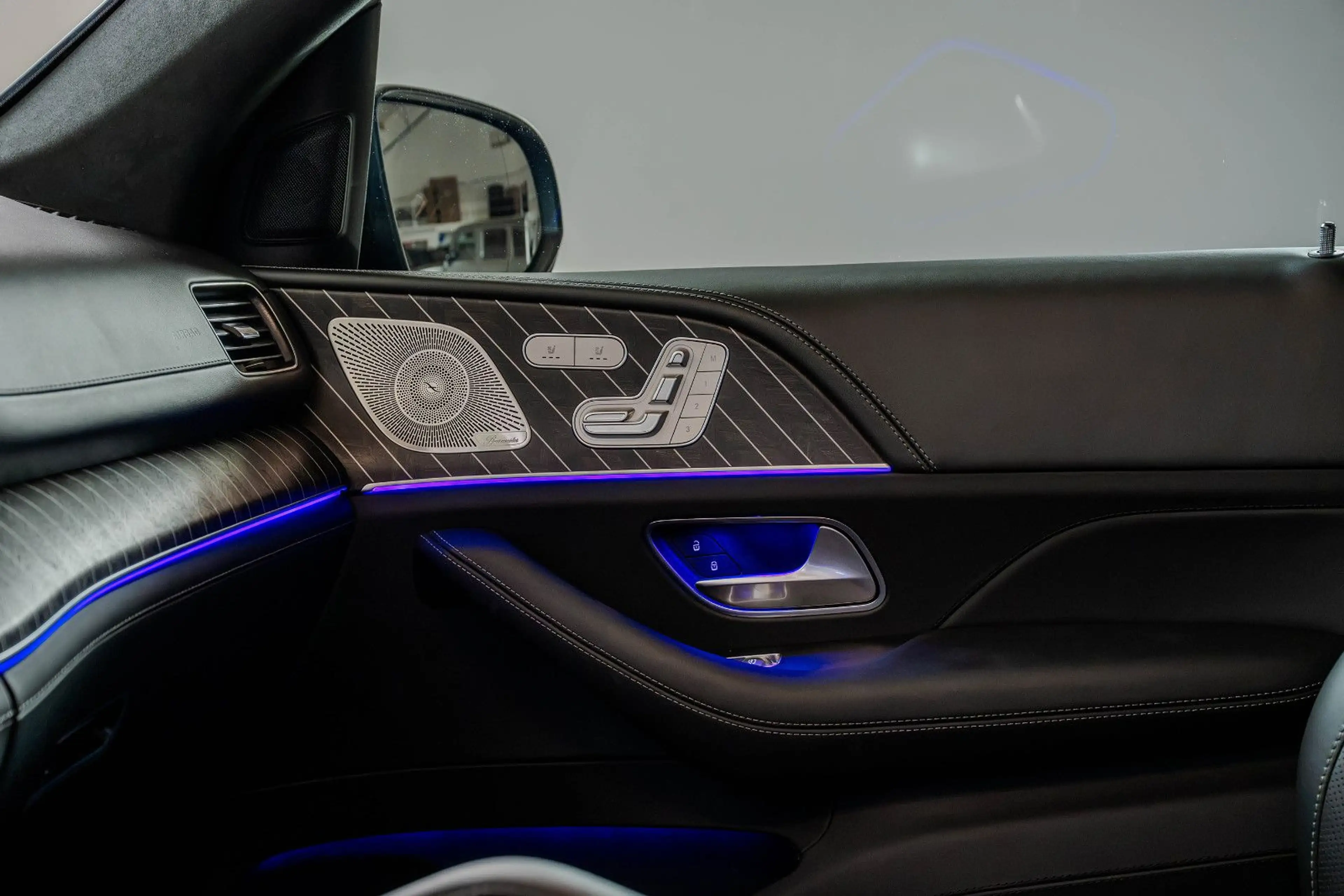 Mercedes-Benz GLS 600 Maybach NIGHT SERIES — photo 38