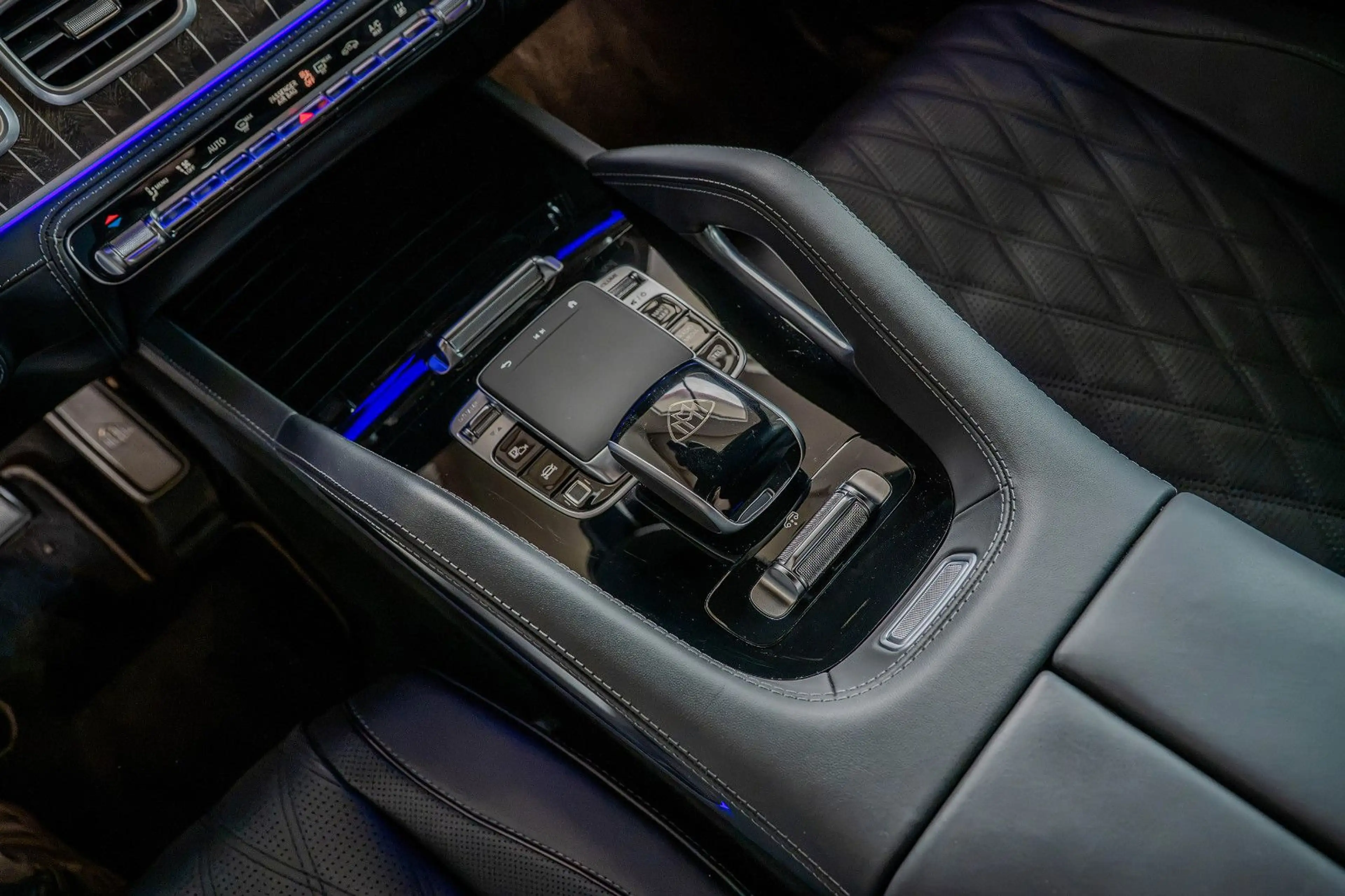 Mercedes-Benz GLS 600 Maybach NIGHT SERIES — photo 36