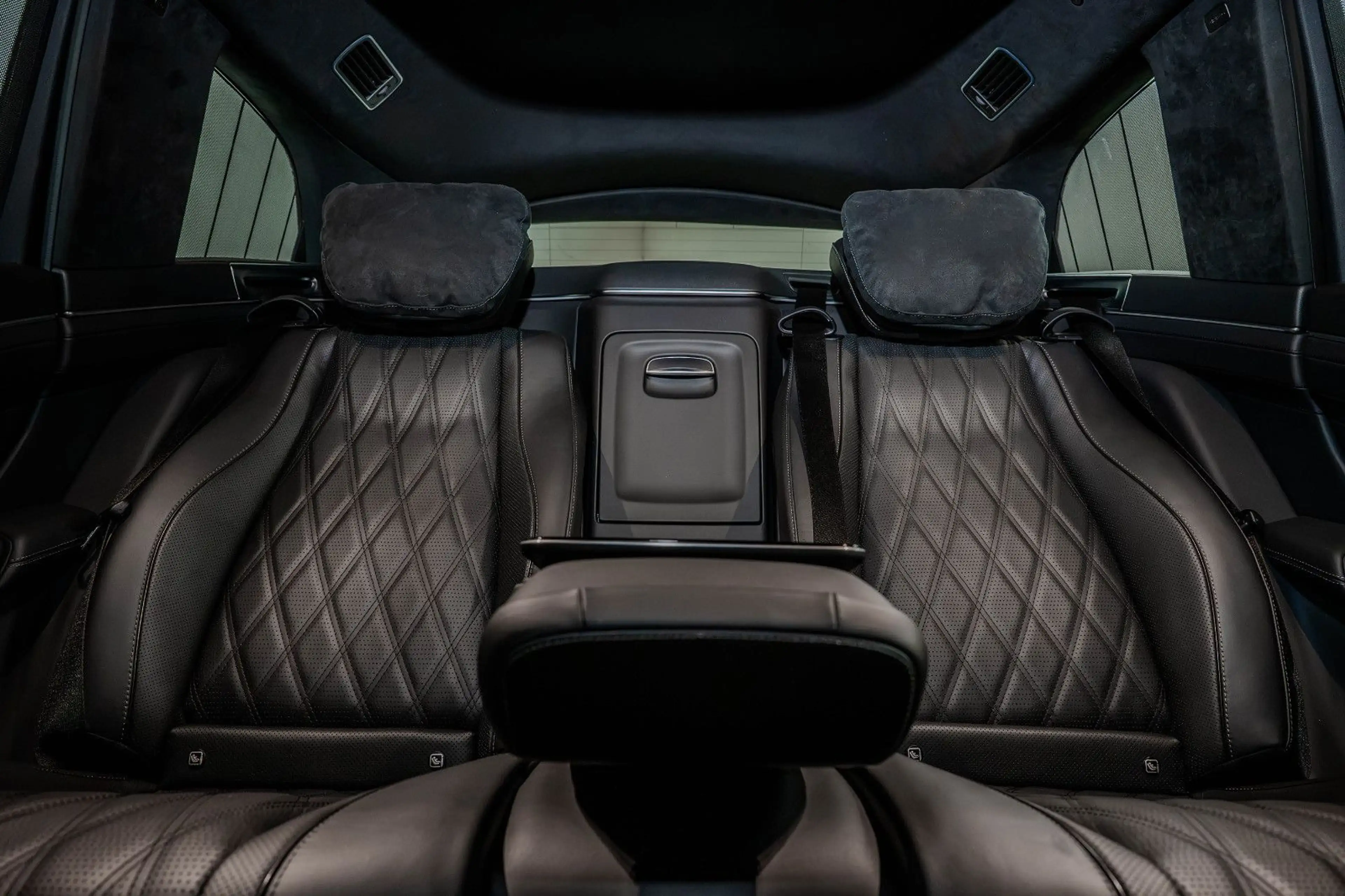 Mercedes-Benz GLS 600 Maybach NIGHT SERIES — photo 43