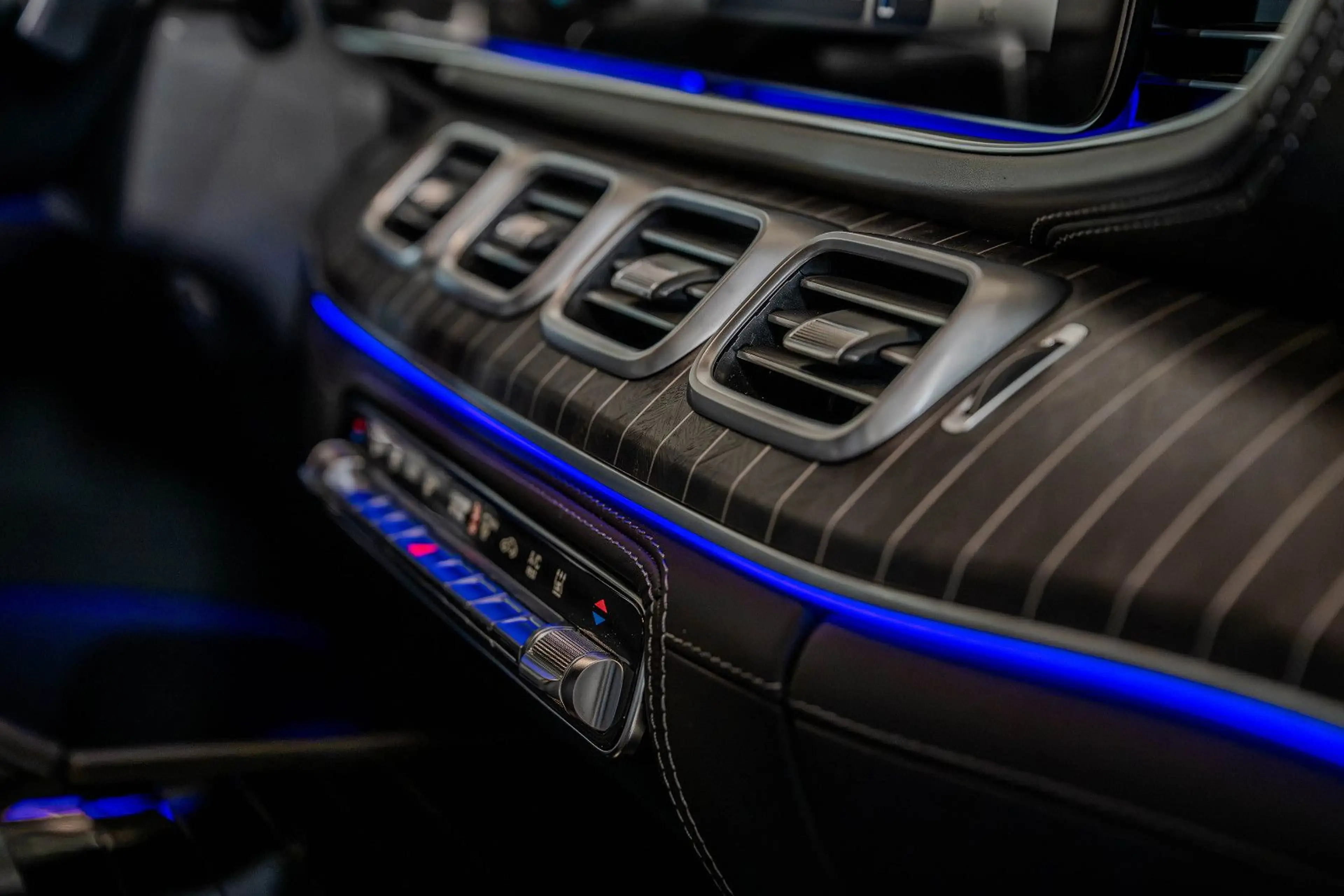 Mercedes-Benz GLS 600 Maybach NIGHT SERIES — photo 35