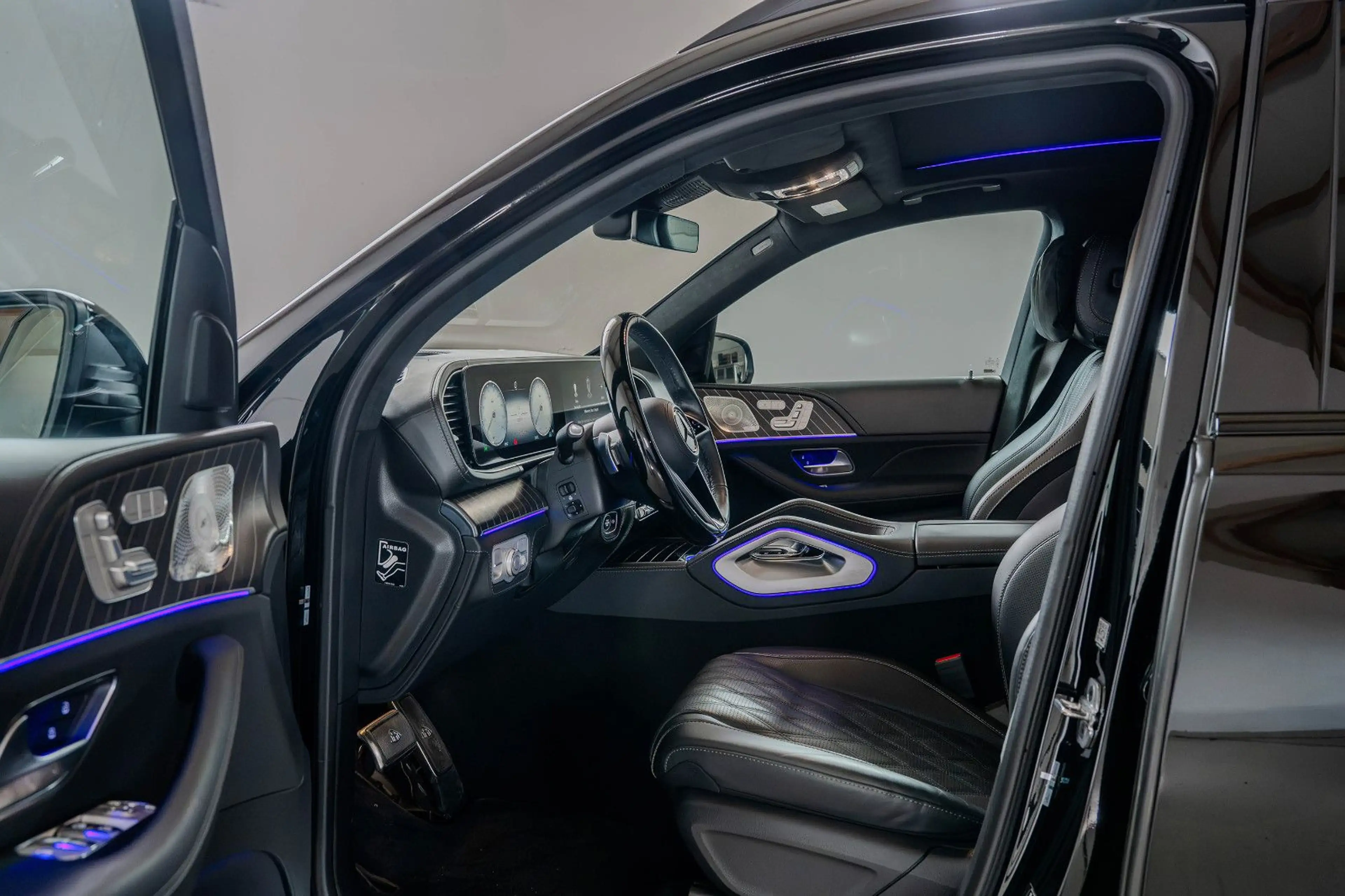Mercedes-Benz GLS 600 Maybach NIGHT SERIES — photo 25