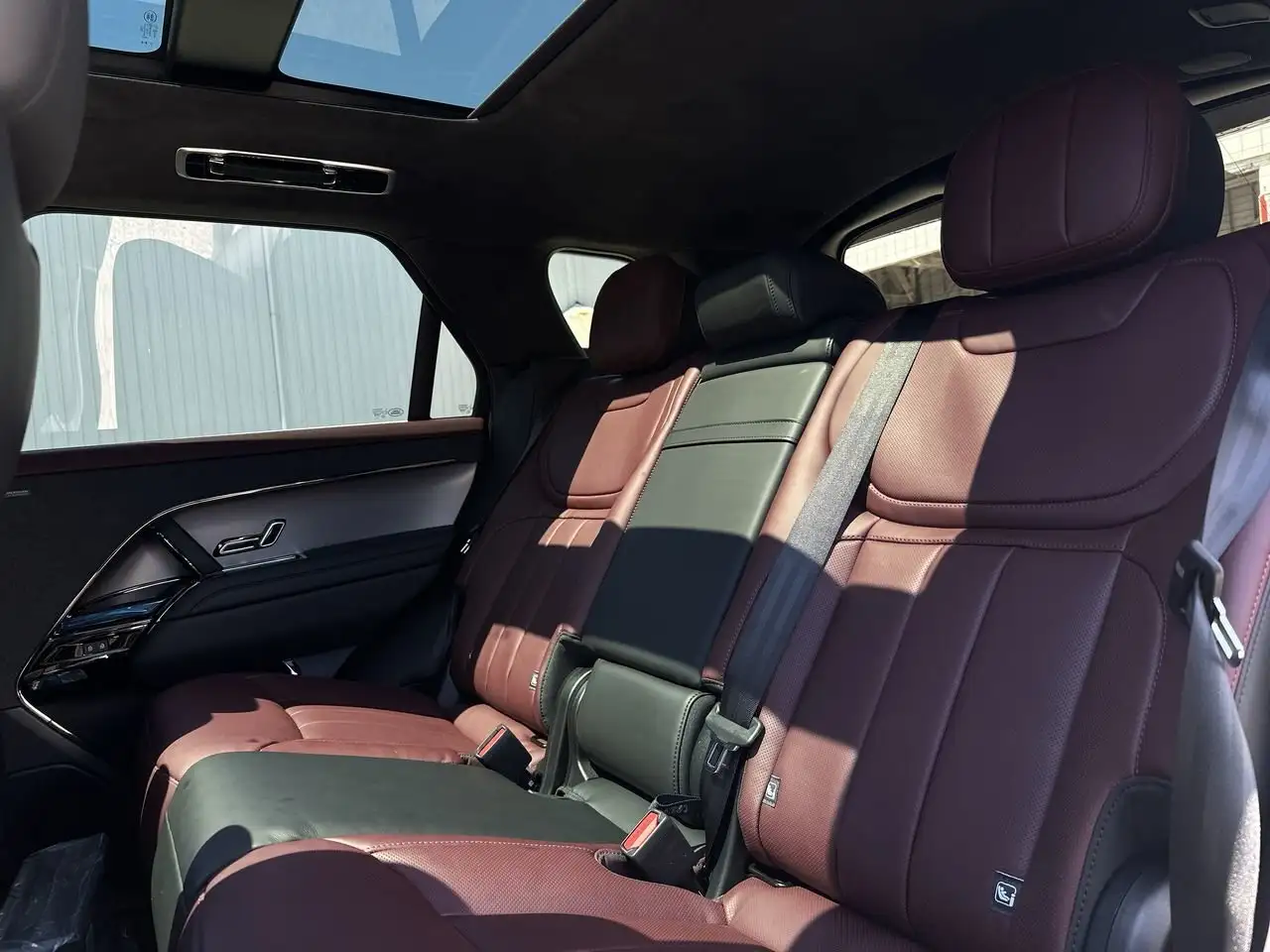 Land Rover Range Rover Sport снимка Land Rover Range Rover Sport