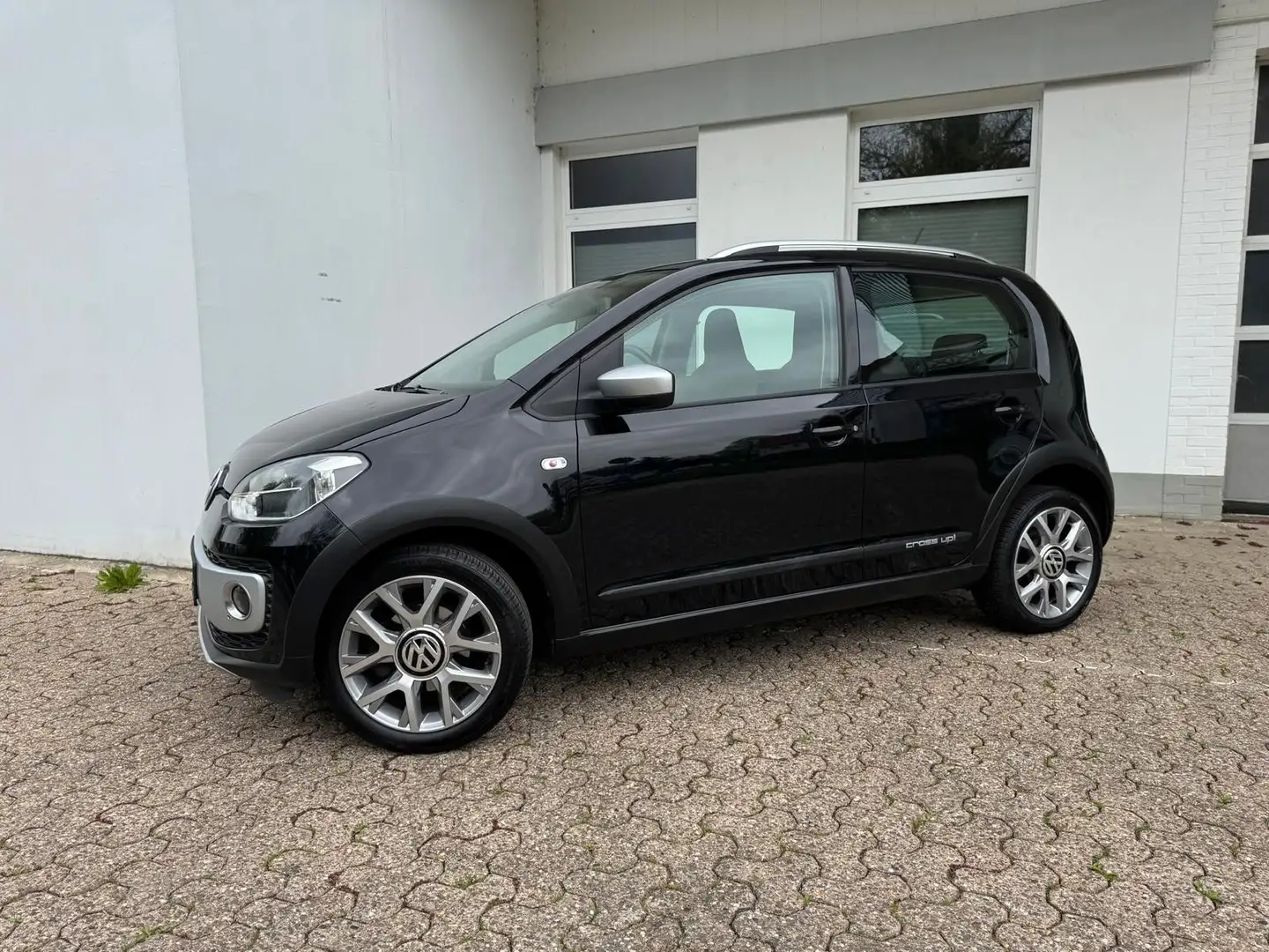 Volkswagen up! 1.0 MPI cross up! 1.Hand Klima Navi Sitzhzg. Schwarz - 2