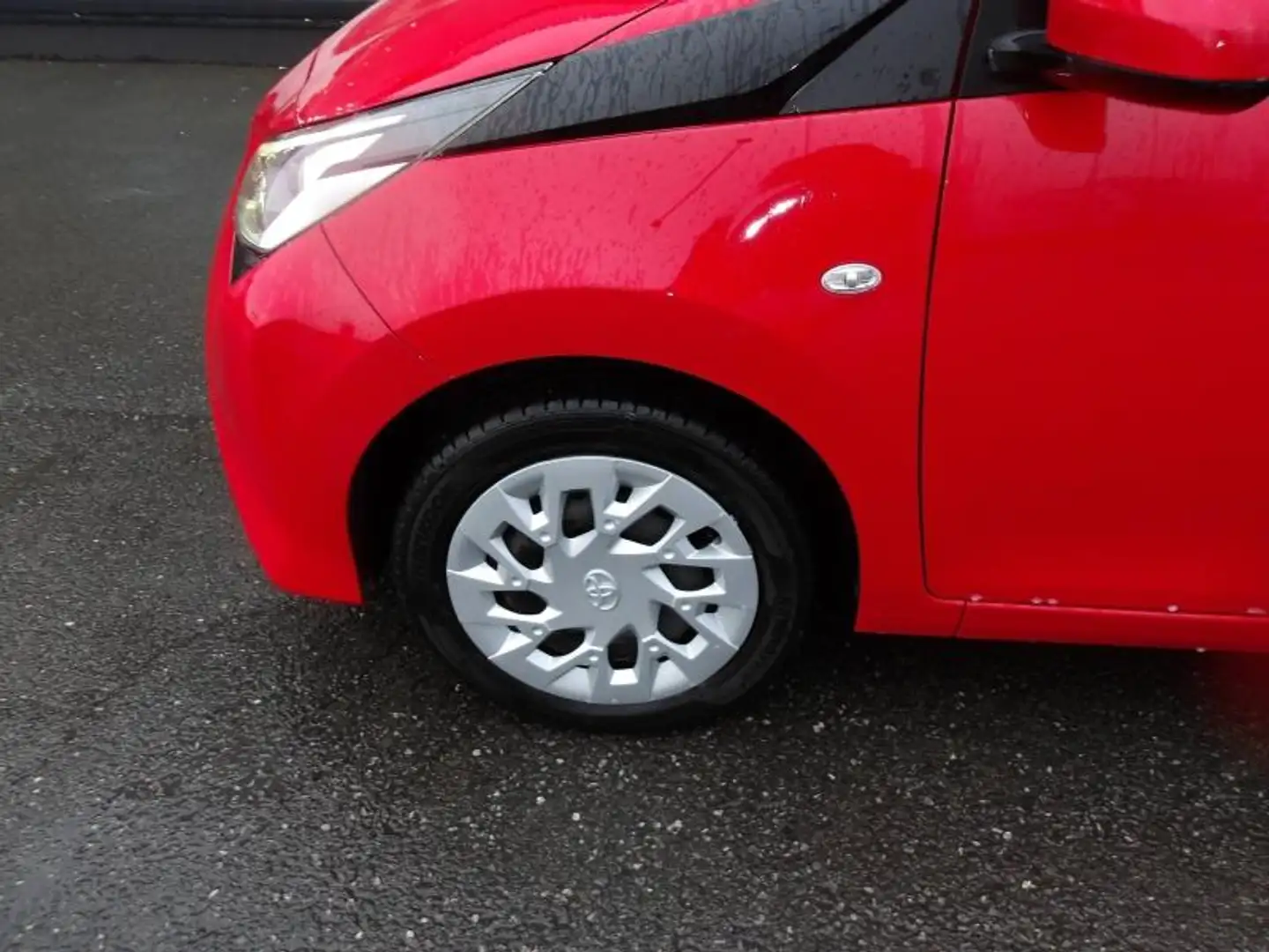 Toyota Aygo 1.0 VVT-i 72ch x-play 5p Rouge - 2
