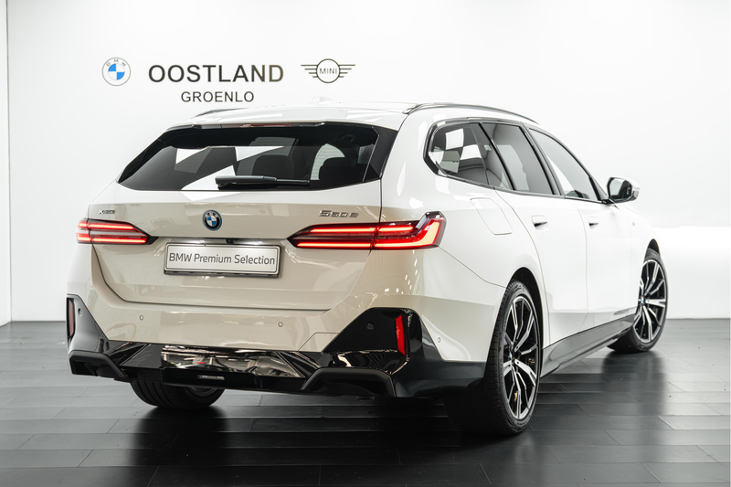 BMW 550 5 Serie Touring 550e xDrive M Sport Automaat / Tre — photo 2