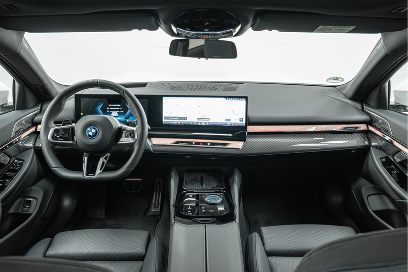 BMW 550 5 Serie Touring 550e xDrive M Sport Automaat / Tre — photo 4