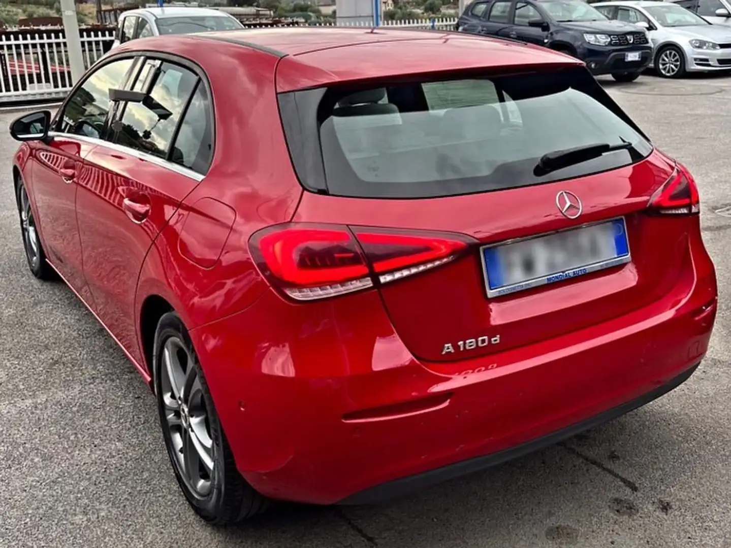 Mercedes-Benz 180 A 180 D Rood - 2