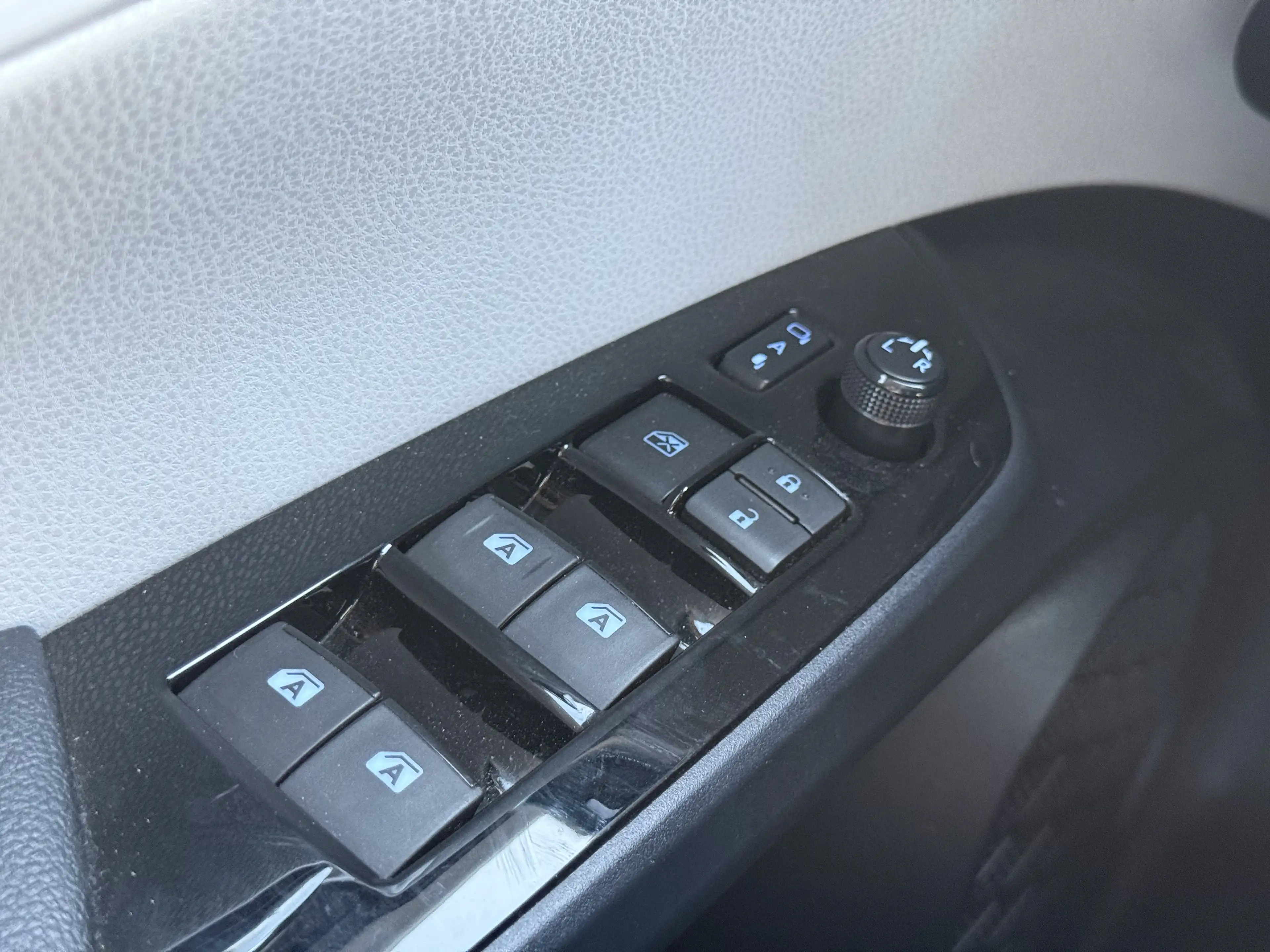 Toyota Prius *1.8 HYBRID,1ER PROPRIO,CAMERA,GPS,CRUISE CONTROL* — photo 15