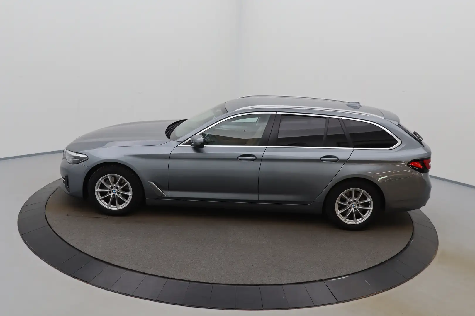 BMW 520 5 Touring 520dA MHEV Business LEDER/CUIR LED BLIS Grijs - 1