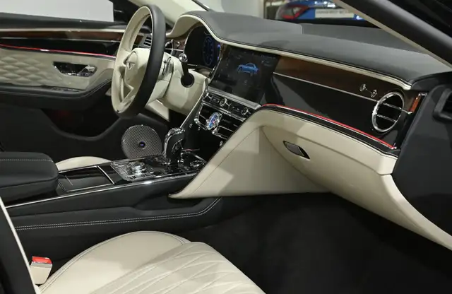 Bentley Flying Spur Flying Spur V8 Mulliner Specification Ansicht 4