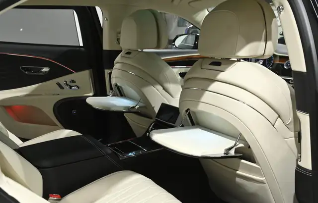 Bentley Flying Spur Flying Spur V8 Mulliner Specification Ansicht 17