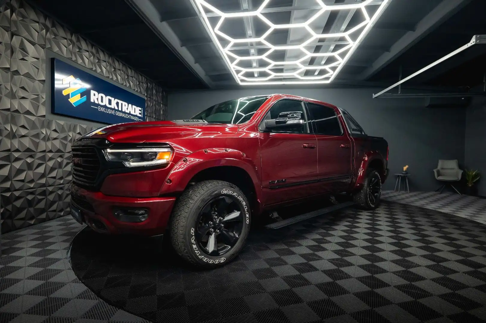 Dodge RAM 5.7 V8 HEMI 4x4 LIMITED NightEdition Offroad Rouge - 1