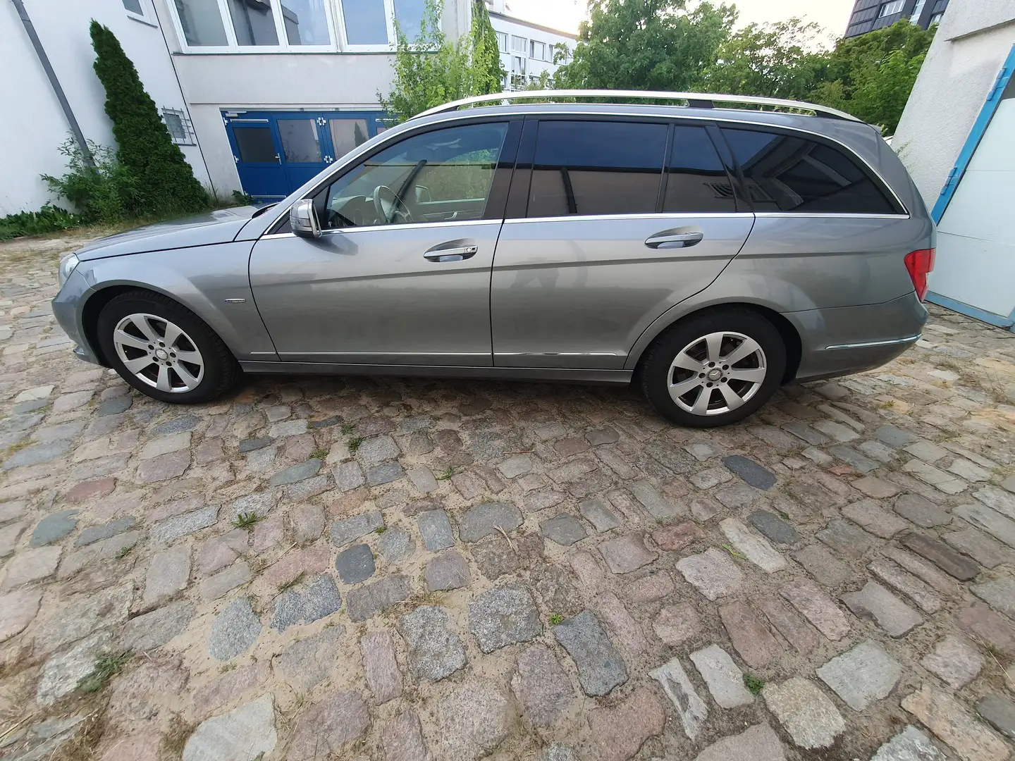 Mercedes-Benz C 220 Distronic Navi Leder ILS BlueEFFICIENCY Avantgarde Silber - 2