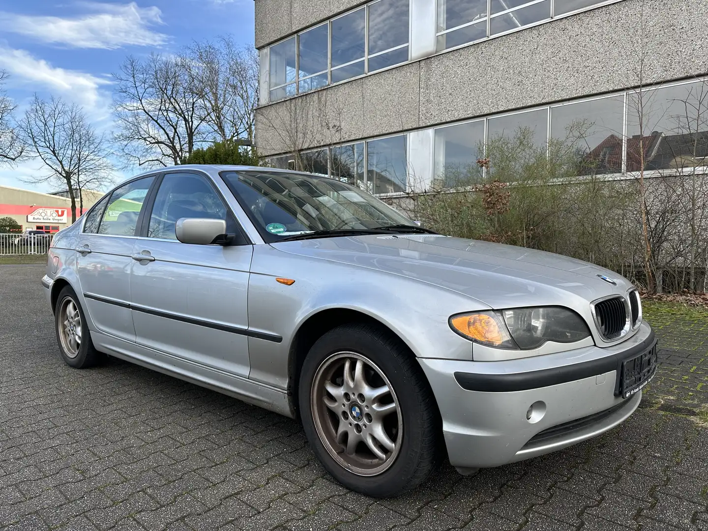 BMW 320 320i Klima PDC TÜV 09/2025 Plateado - 1