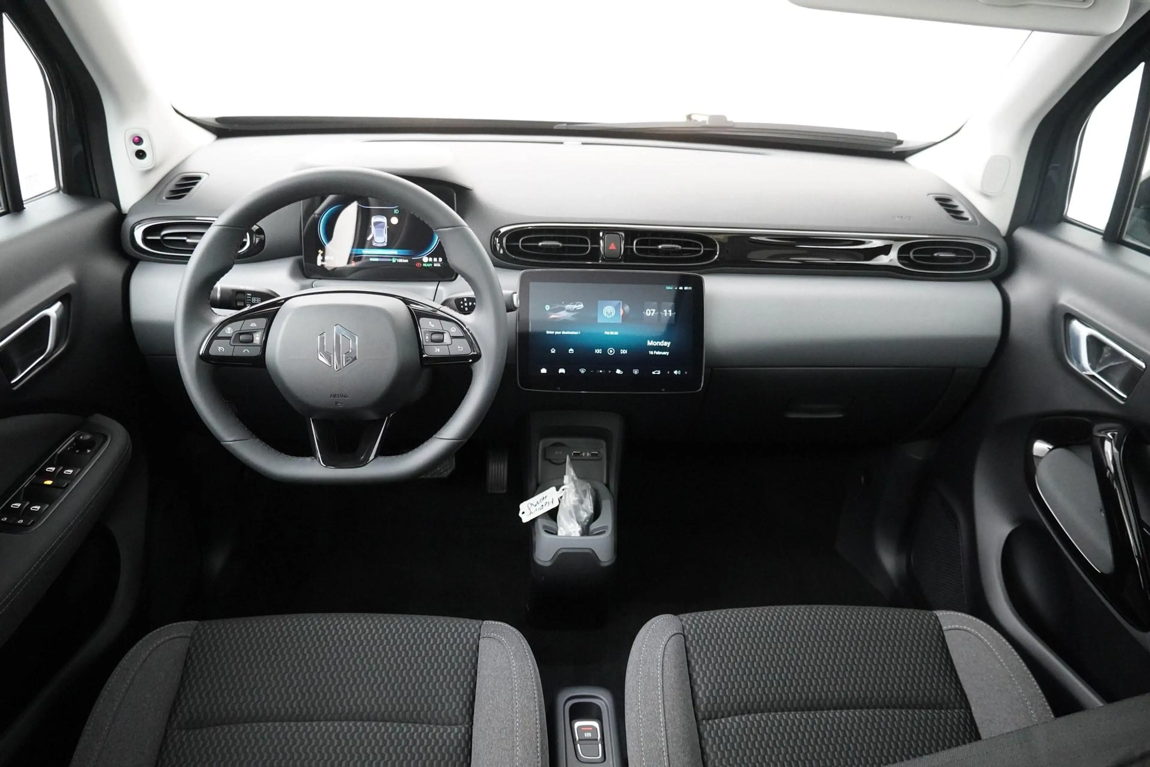 Leapmotor T03 Design 37.3 kWh Full map navigatie | Panoramadak | — photo 4