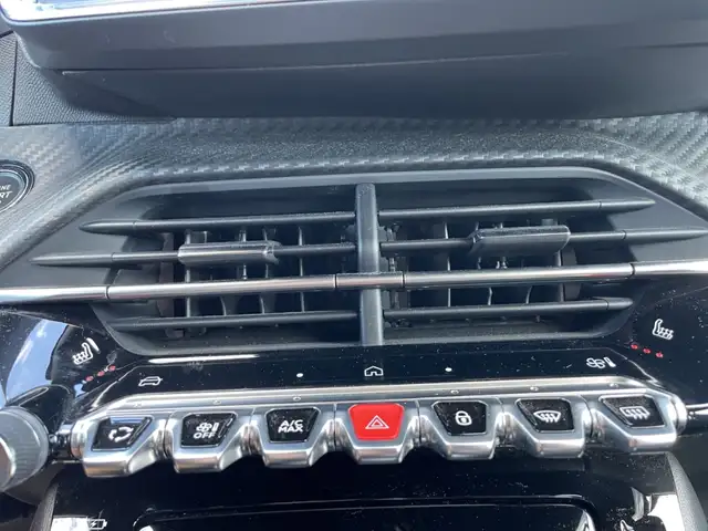 Peugeot 208 view 17