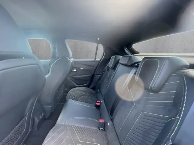 Peugeot 208 view 8