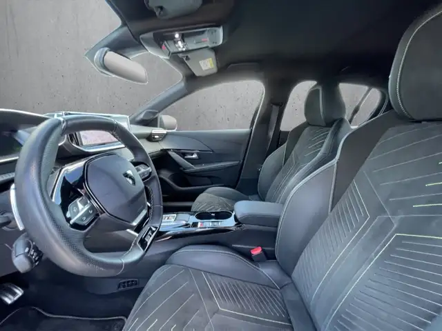 Peugeot 208 view 9