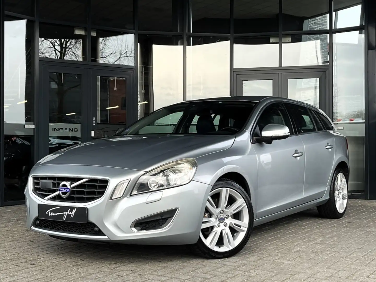 Volvo V60 2.0 T5 SUMMUM AUT. - LEDER - NAVI - ORG. NL. Grau - 1