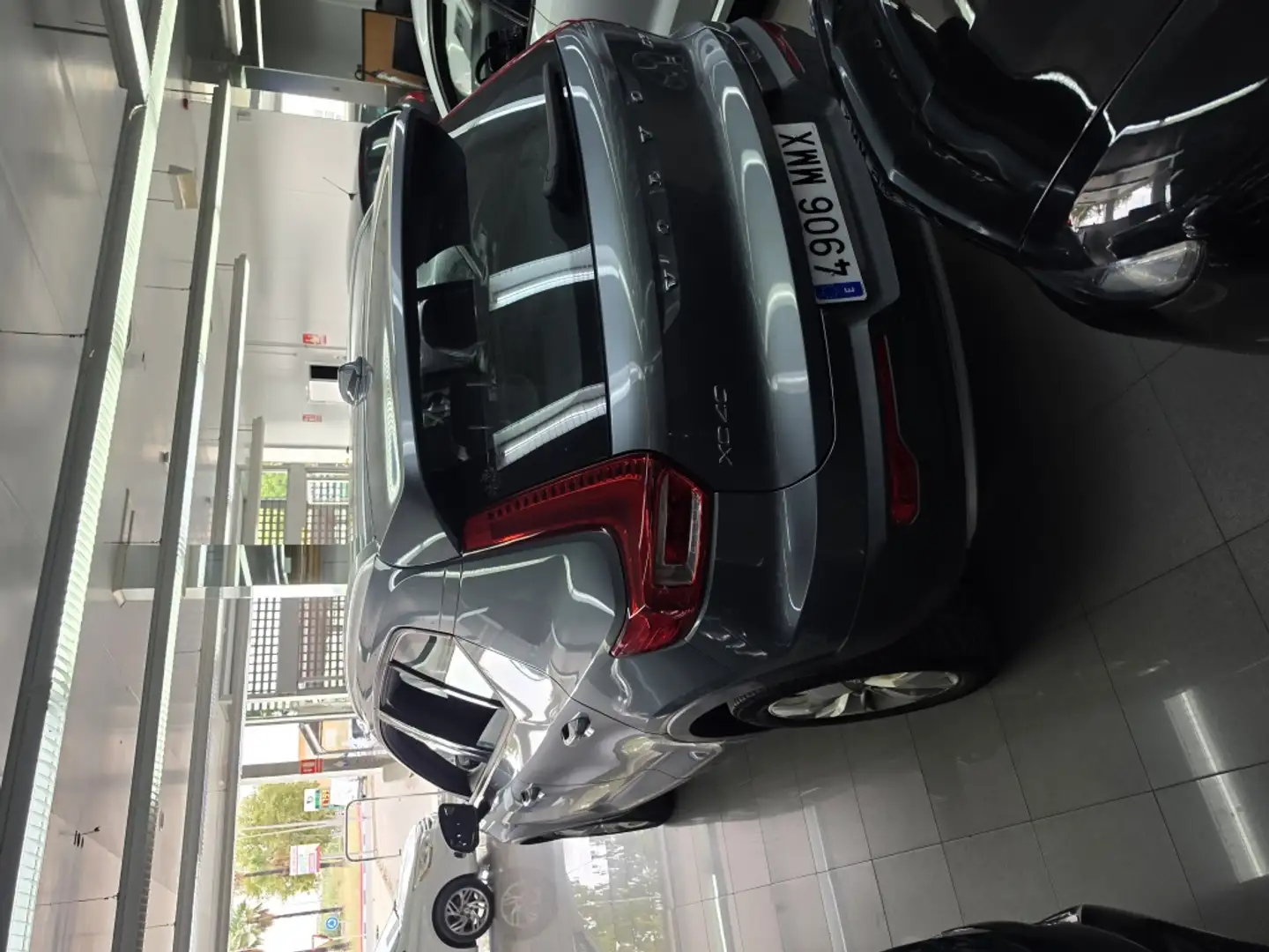 Volvo XC40 D3 Gris - 1