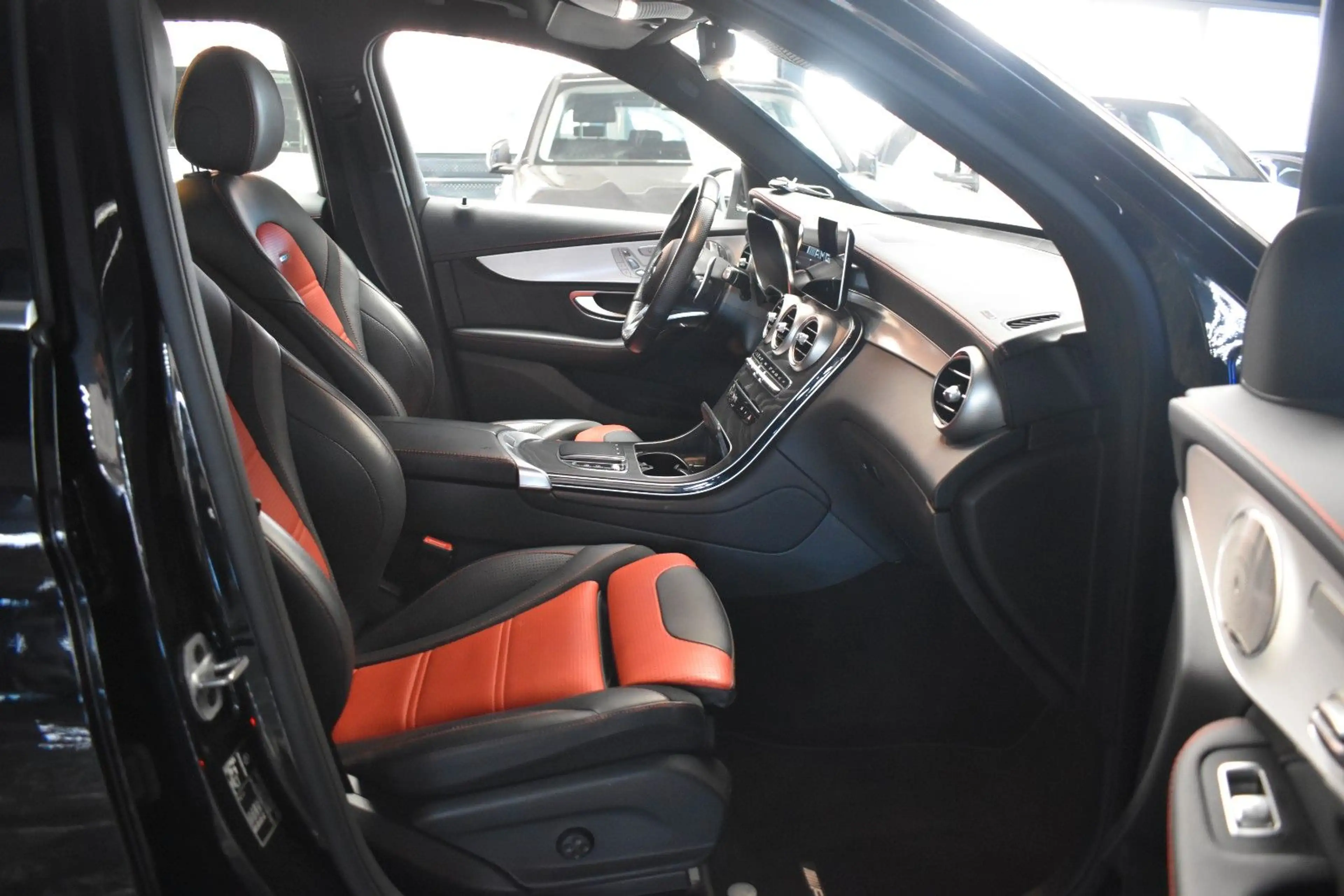 Mercedes-Benz GLC 63 AMG 4M+*360°KAMERA*BI-COLOR*AHK*BURMESTER — photo 9