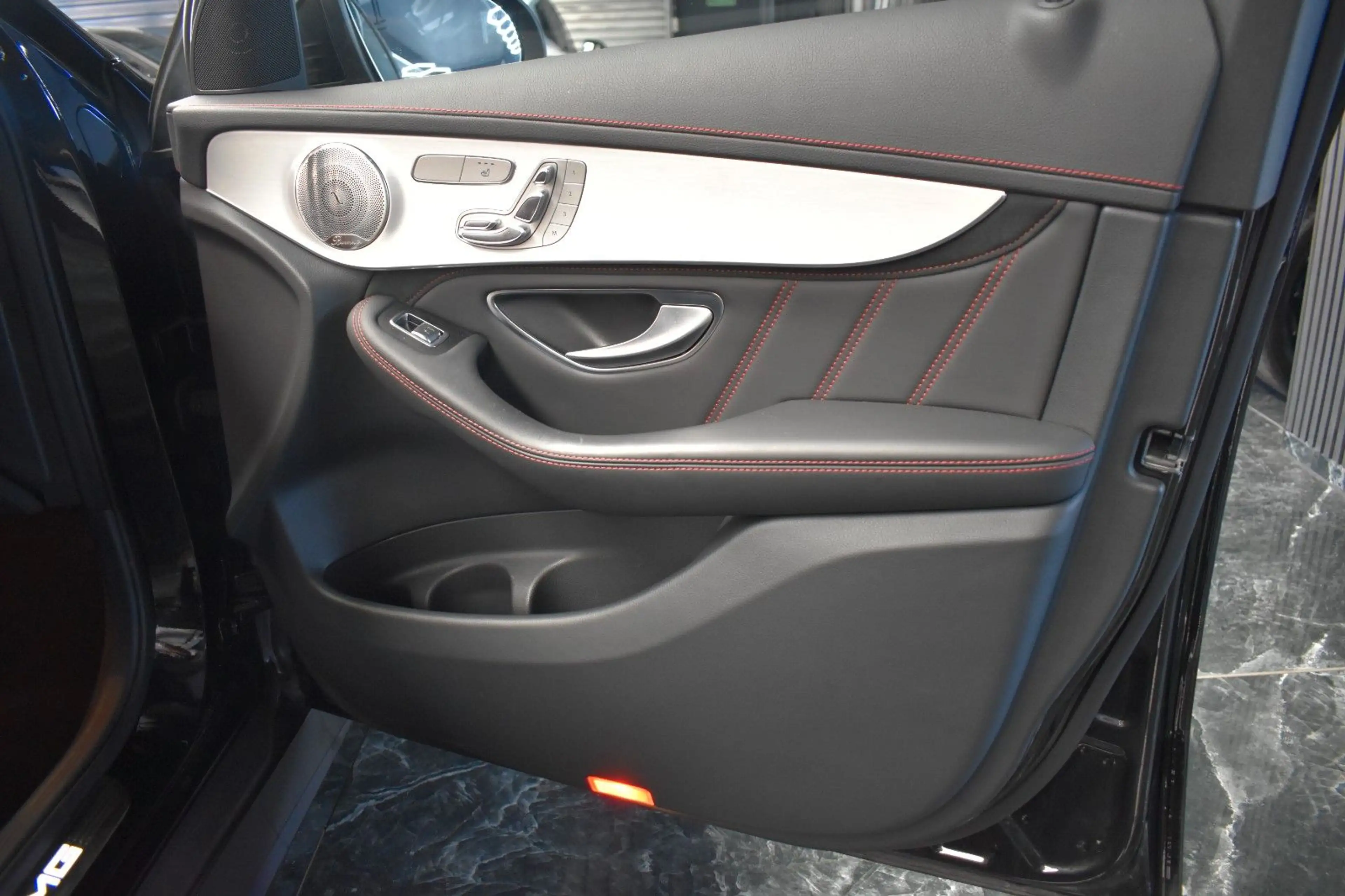 Mercedes-Benz GLC 63 AMG 4M+*360°KAMERA*BI-COLOR*AHK*BURMESTER — photo 11
