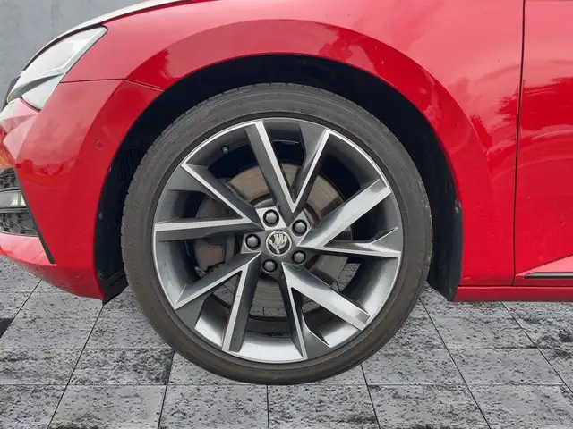 Skoda Superb view 8