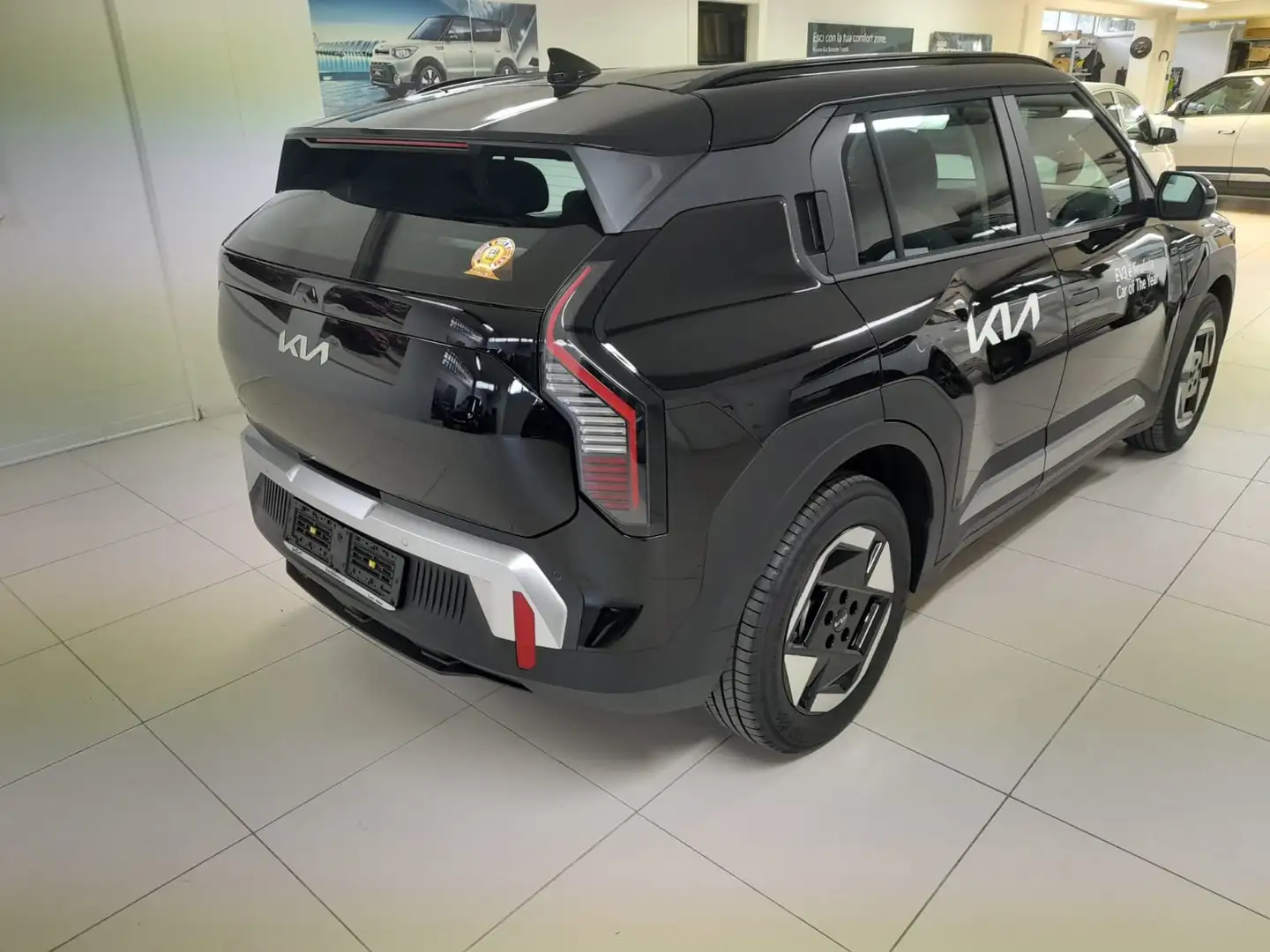 Kia EV3 SR Air Business AT 58,3KW 204Cv NUOVA DA IMMATRIC Černá - 2
