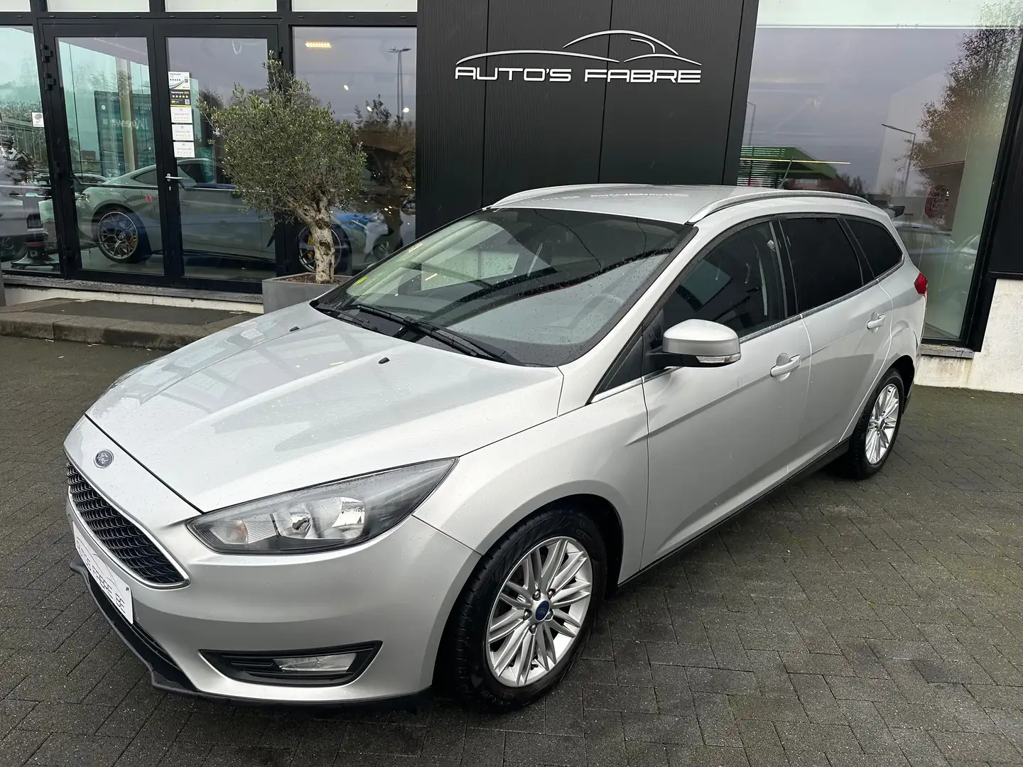 Ford Focus 1.5 TDCi Break 86000km Plateado - 1