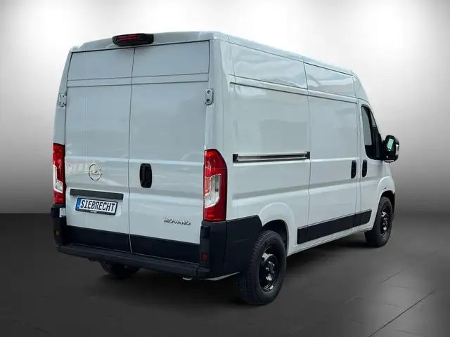 Opel Movano view 3