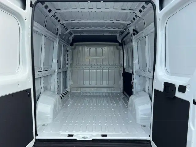 Opel Movano view 8