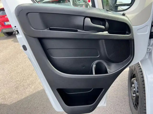 Opel Movano view 14