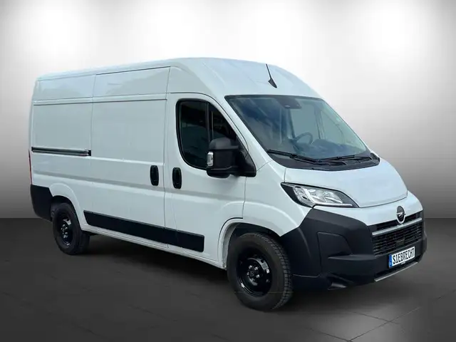 Opel Movano view 2