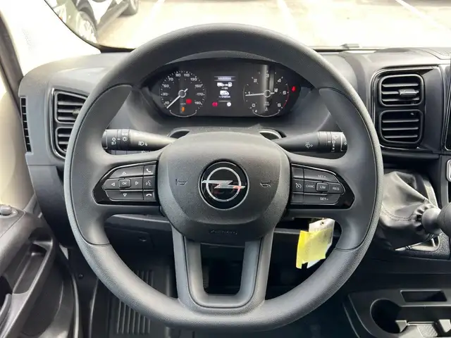 Opel Movano view 11