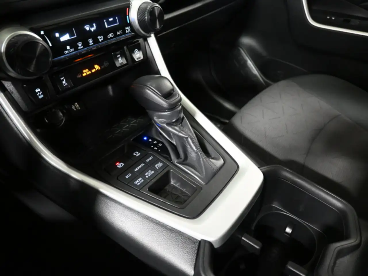 Toyota RAV 4 снимка Toyota RAV 4