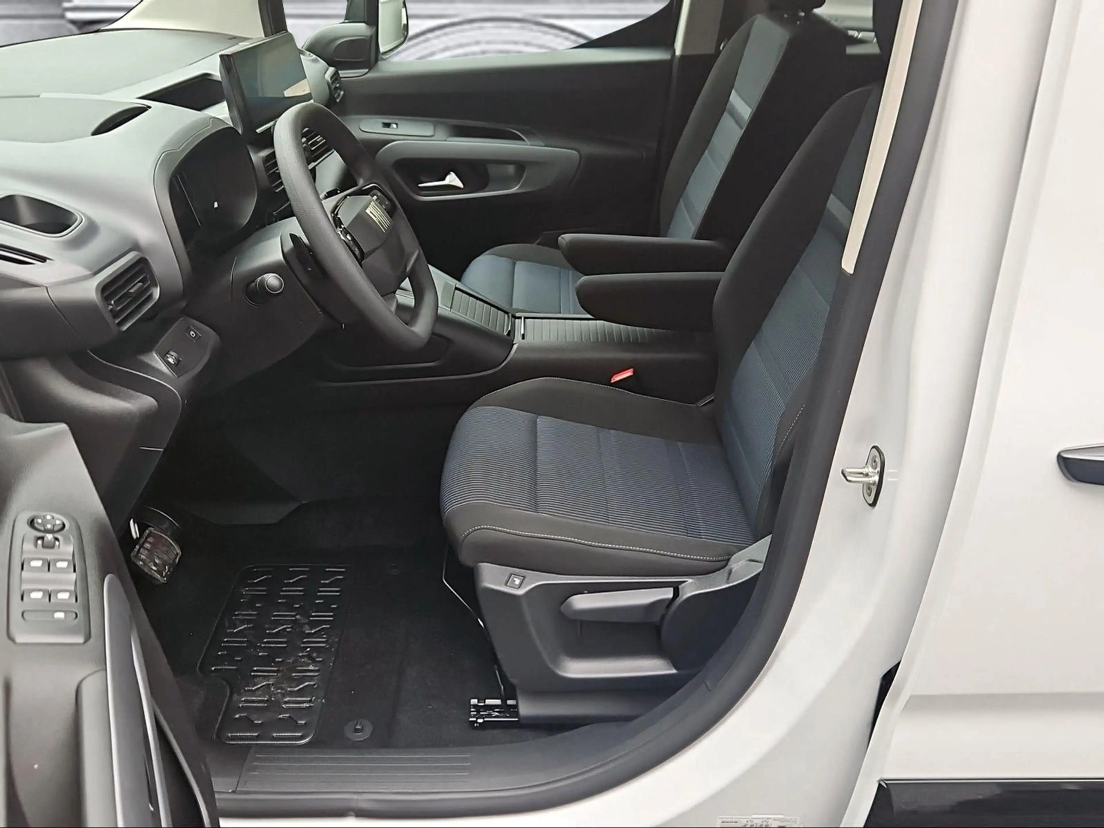 Fiat Qubo L 5-SITZER 1.5 Diesel 96kW (130PS)Automatik — photo 6