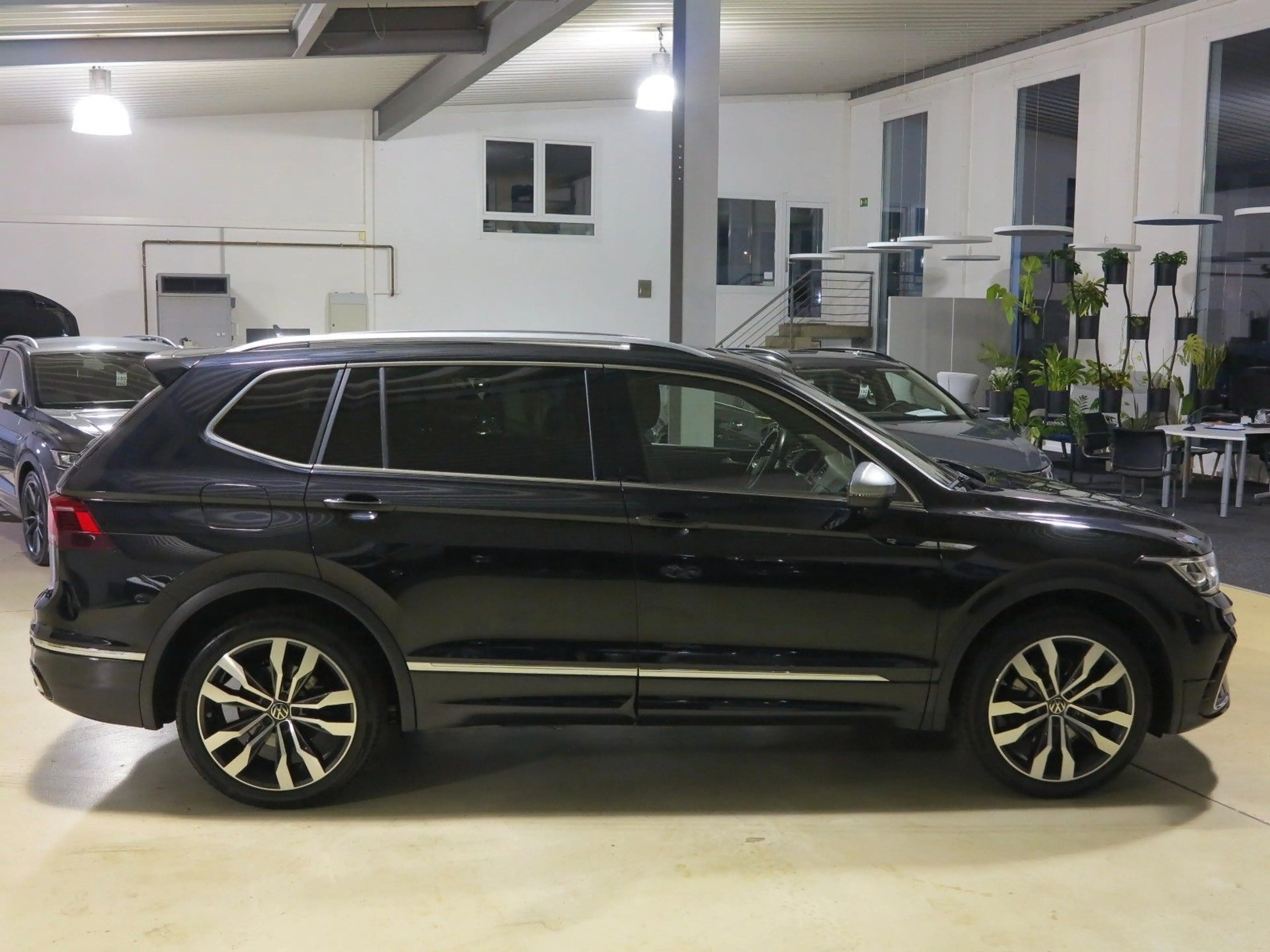 Volkswagen Tiguan Allspace 2.0 TSI 4Mot DSG7 R-Line Leder — photo 13