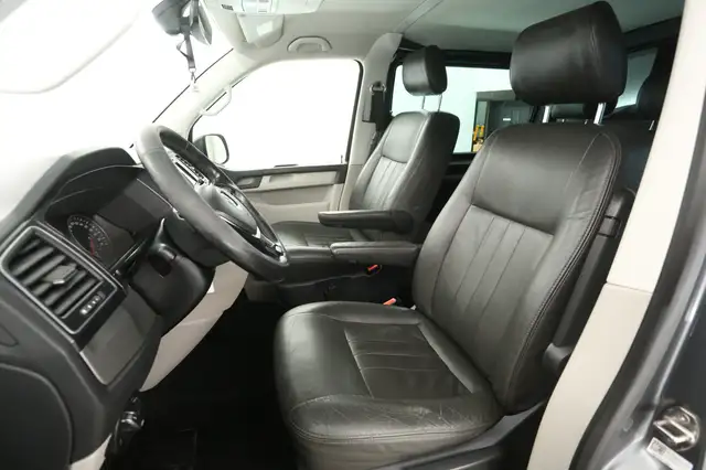 Volkswagen Transporter view 9