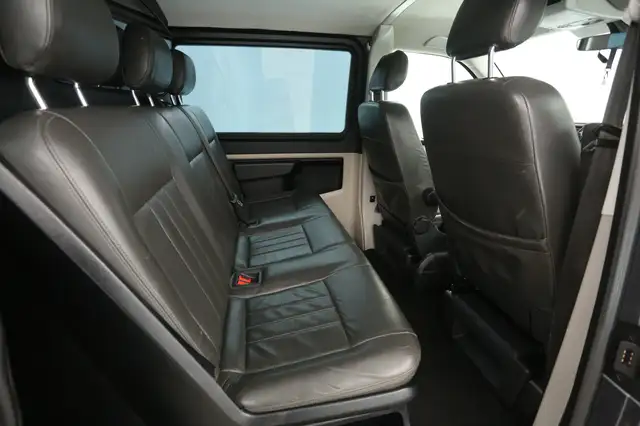 Volkswagen Transporter view 3