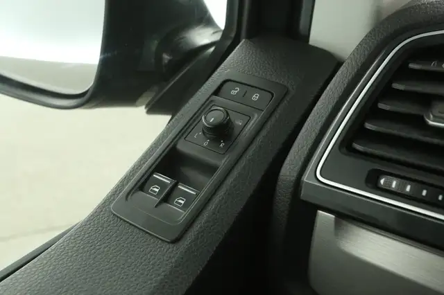 Volkswagen Transporter view 21