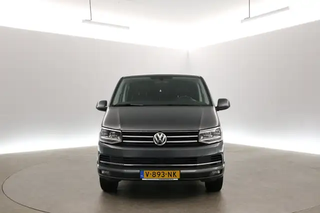 Volkswagen Transporter view 7