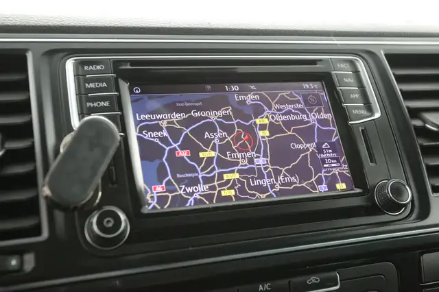 Volkswagen Transporter view 19