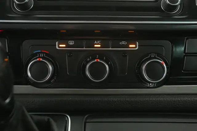 Volkswagen Transporter view 17