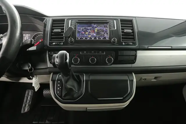Volkswagen Transporter view 12