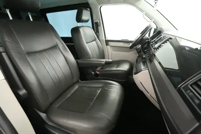 Volkswagen Transporter view 10