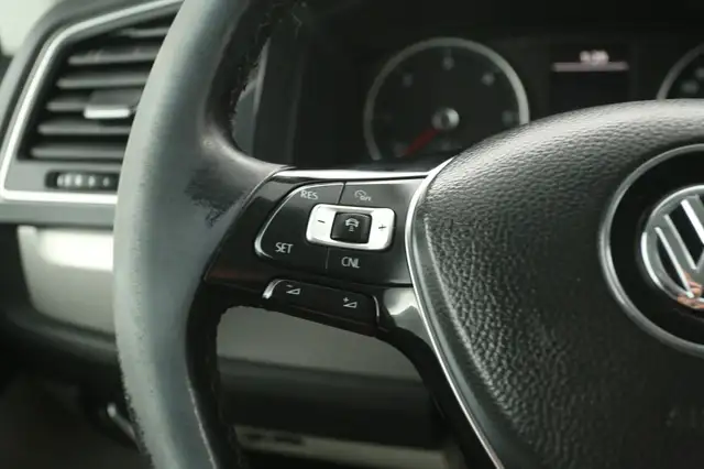 Volkswagen Transporter view 15