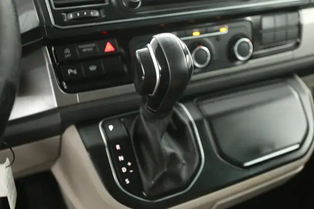Volkswagen Transporter view 18