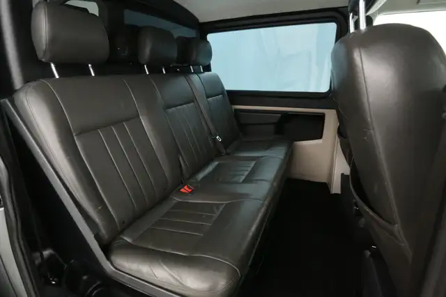 Volkswagen Transporter view 11