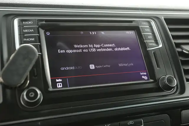 Volkswagen Transporter view 13